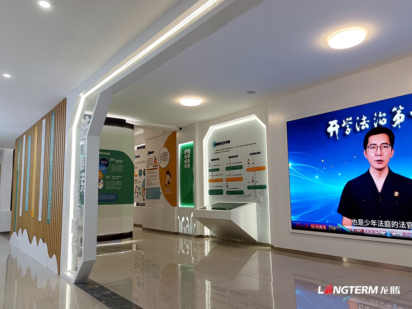 宜宾金秋湖镇法庭文化氛围设计_基层法庭办公楼文化设计效果图